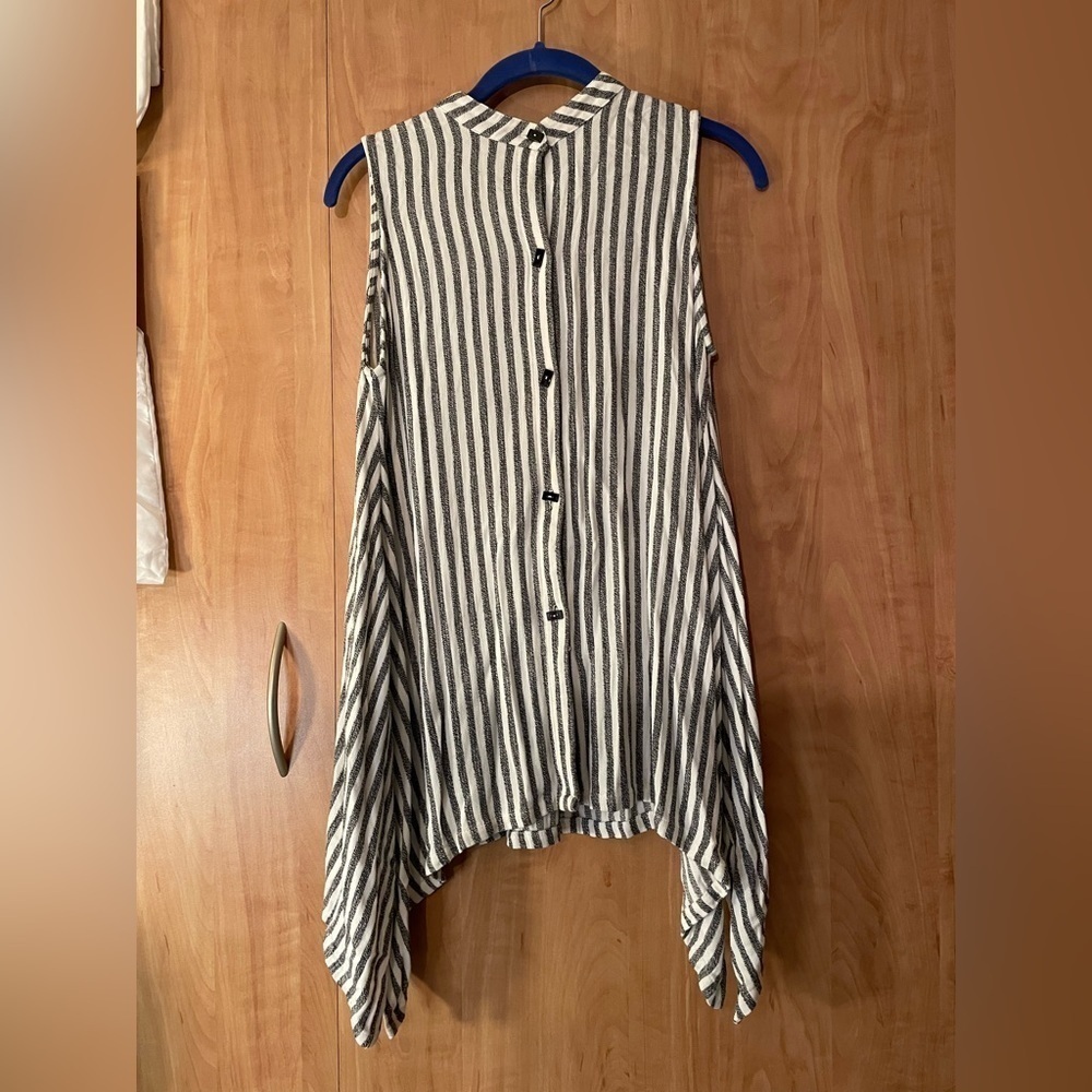 Ic By‎ Connie K Short Sleeve Sleeveless Waterfall White & Gray Stripe Button Top